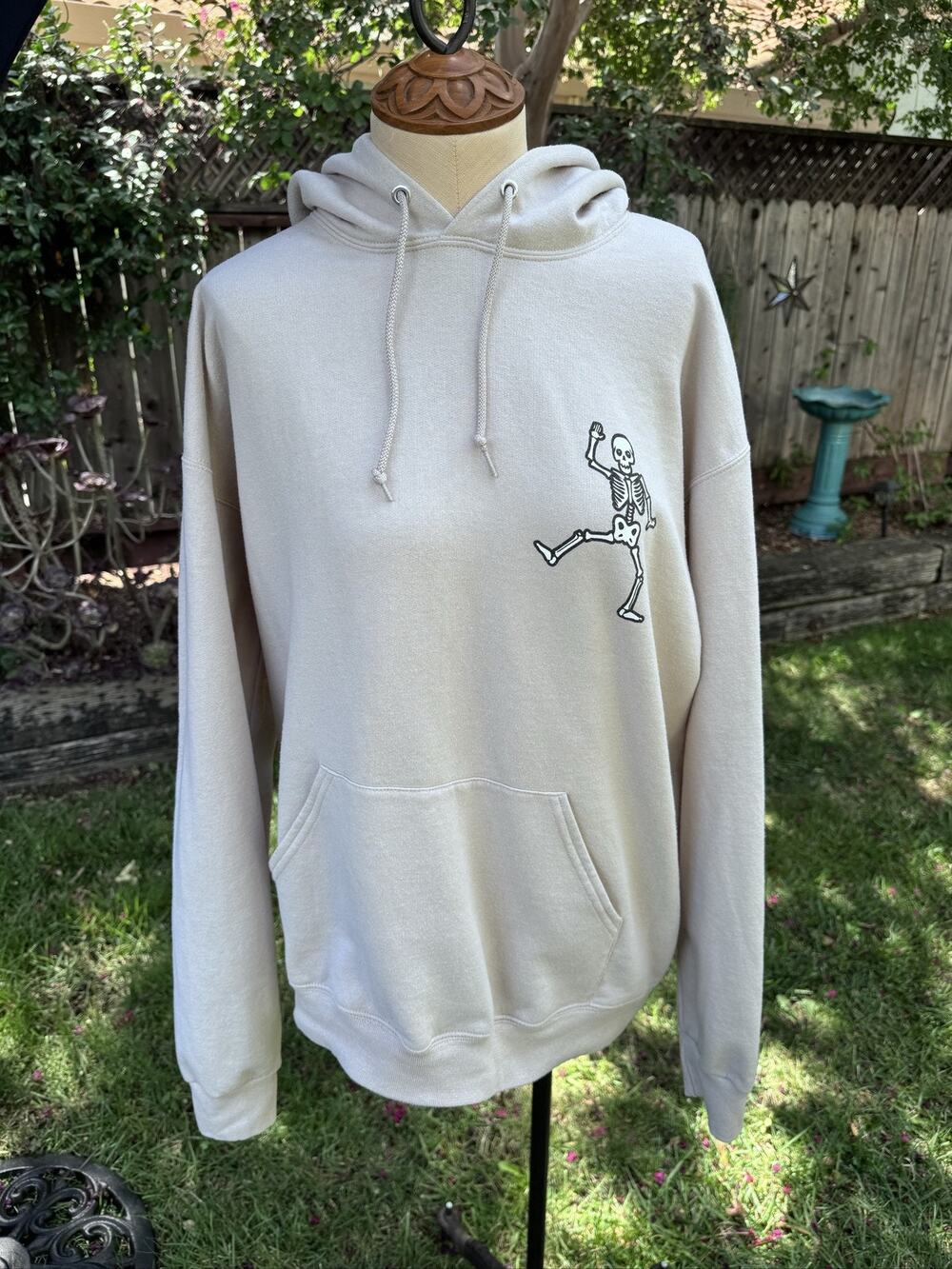 Artist Union Clothing Co. Skeleton Graphic Hoodie Women’s L Beige Cotton Blend